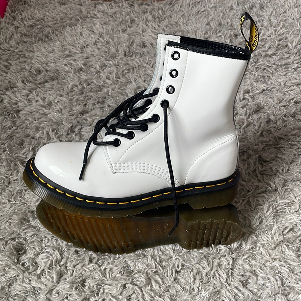 DR MARTENS
